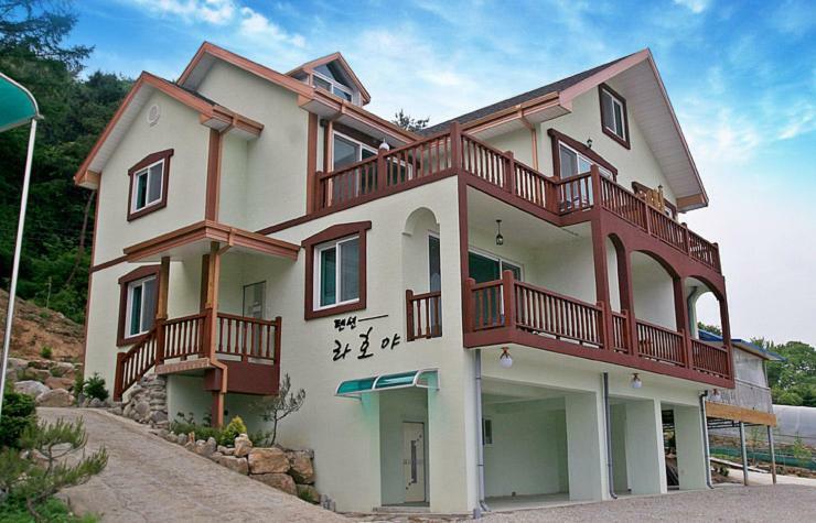 Lahoya Pension Chuncheon Εξωτερικό φωτογραφία