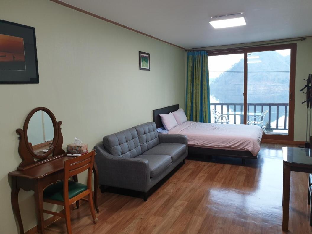 Lahoya Pension Chuncheon Εξωτερικό φωτογραφία
